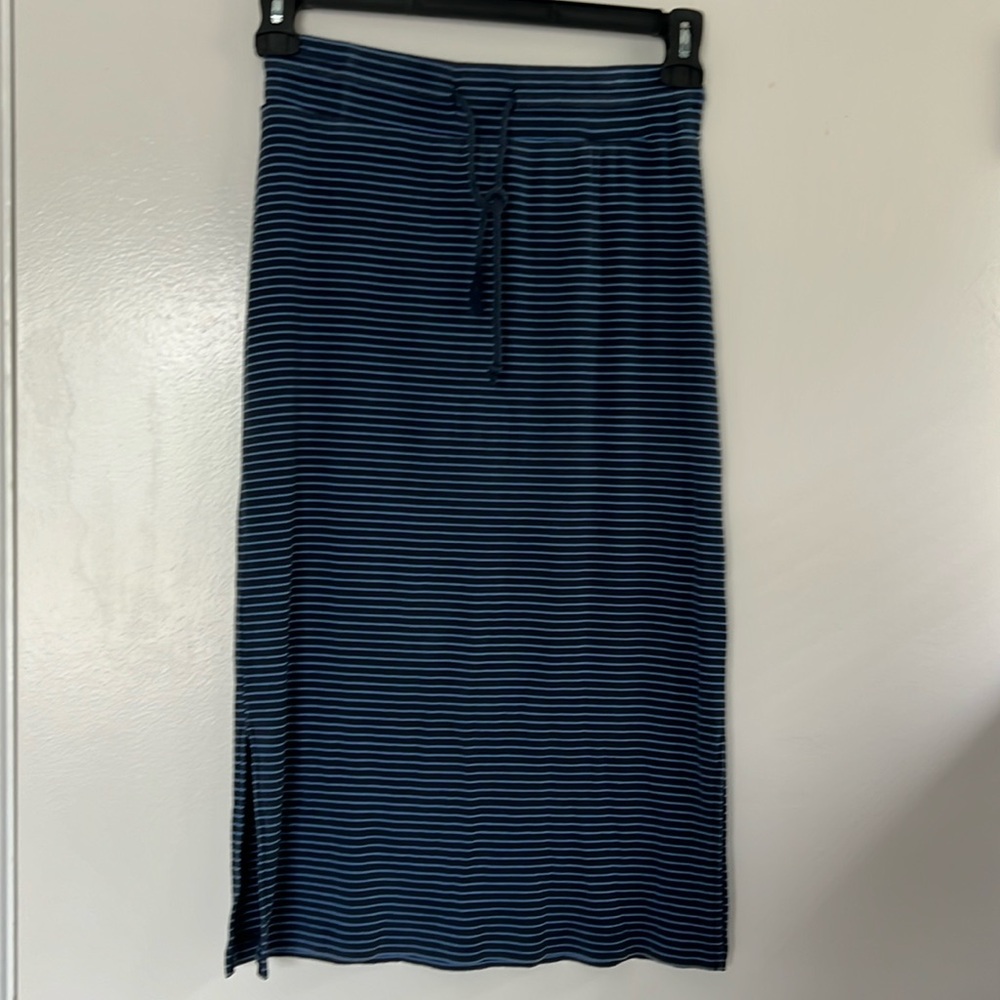 Carve designs, navy blue and light blue striped stretchy skirt